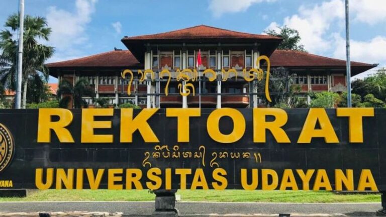 Rektor Universitas Udayana Bali jadi tersangka kasus koupsi SPI. (Foto: Antara)