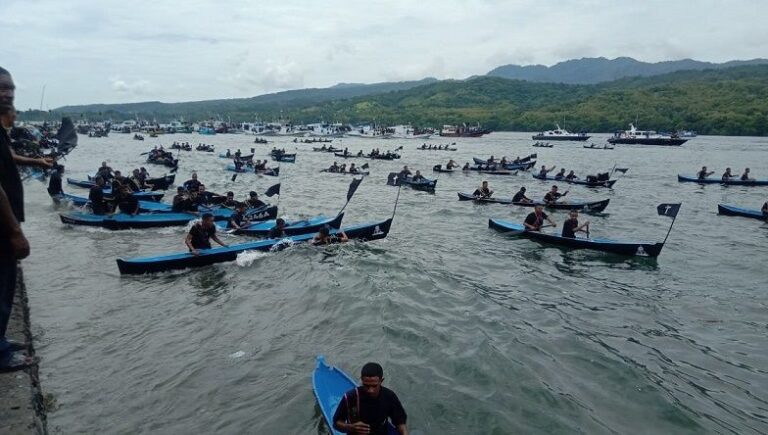 Prosesi Laut di Larantuka, Flores, NTT