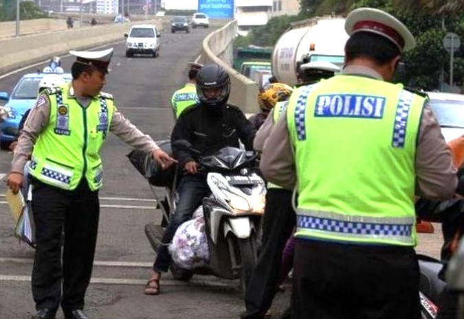 Polisi Kembali Berlakukan Tilang Manual di Sejumlah Daerah DKI Jakarta, Kampiunnews.com
