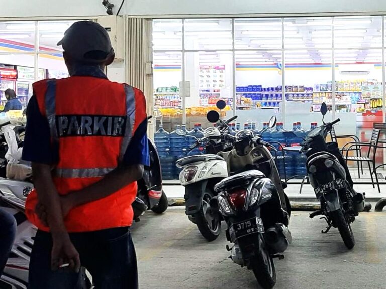 Parkir di Alfamidi dan Alfamart Gratis, Simak Penjelasan Ini, Kampiunnews.com