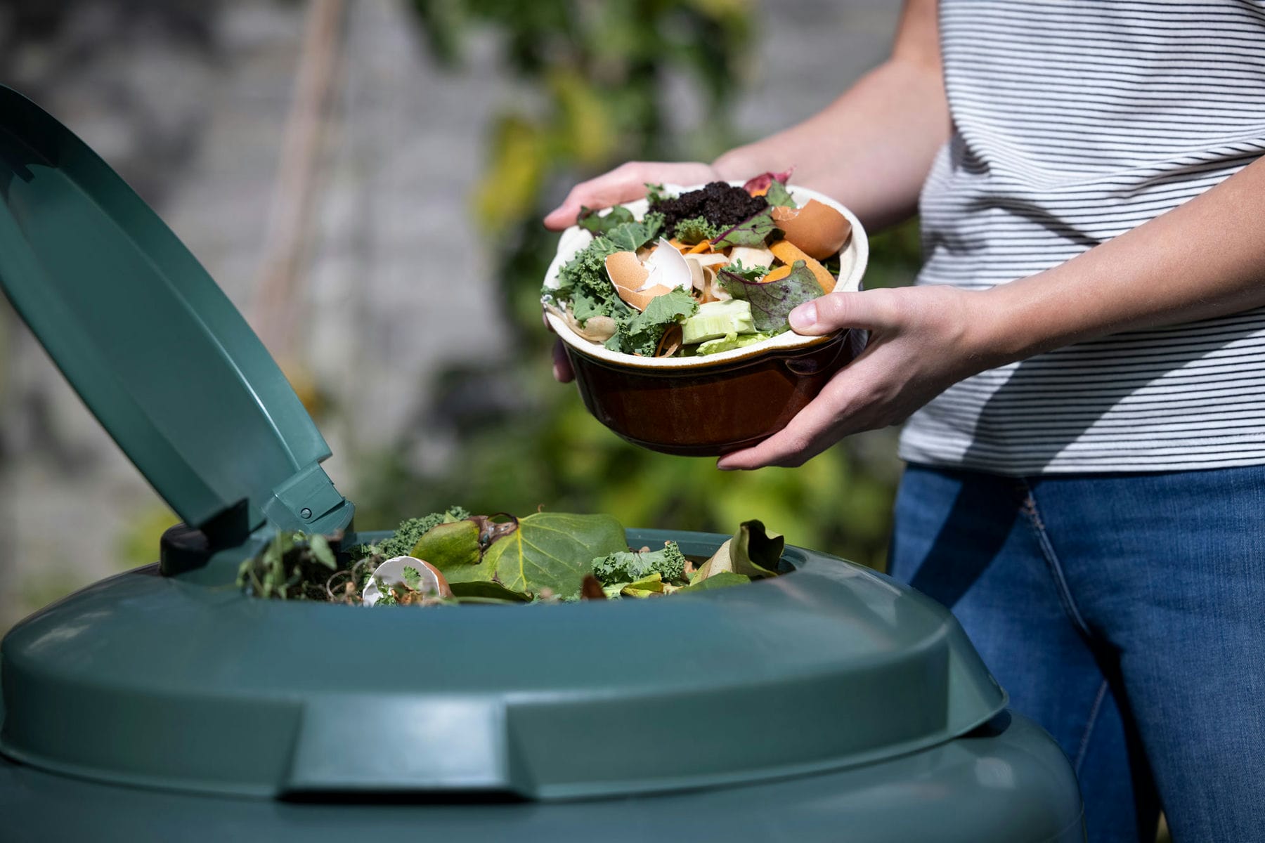 Composter Listrik PLN Olah Sampah jadi Energi Listrik sebagai Solusi Energi Terbarukan