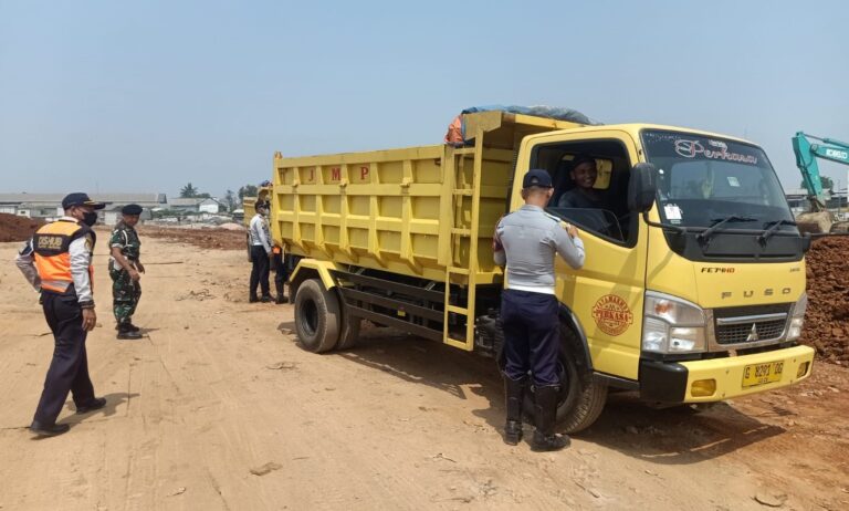 Sudinhub Jakbar Tegas Perintahkan Stop Aktivitas Pengurugan di Pergudangan Miami, Kampiunnews.com