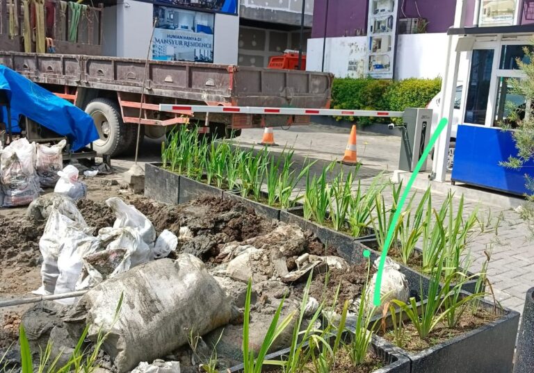 Ngotot Manfaatkan Sumber Air Bawah Tanah, Warga Khawatir Gedung Apartemen Mansyur Residence Roboh, Kampiunnews.com
