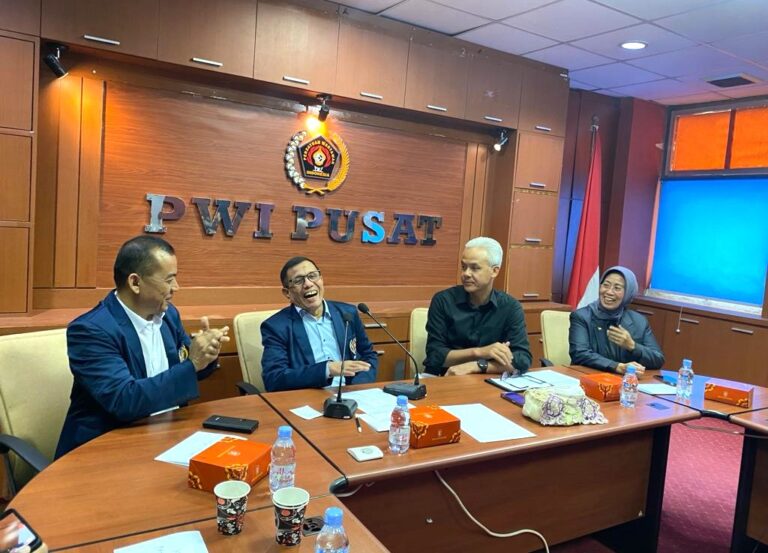 Capres Ganjar Pranowo Sebut Pers Harus Luruskan Informasi Yang Bengkok, Kampiunnews.com