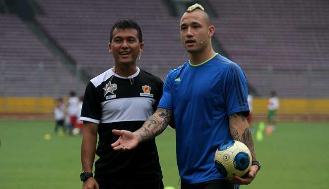 Begini Cara Radja Nainggolan Semangati Pemain Indonesia U-17, Kampiunnews.com