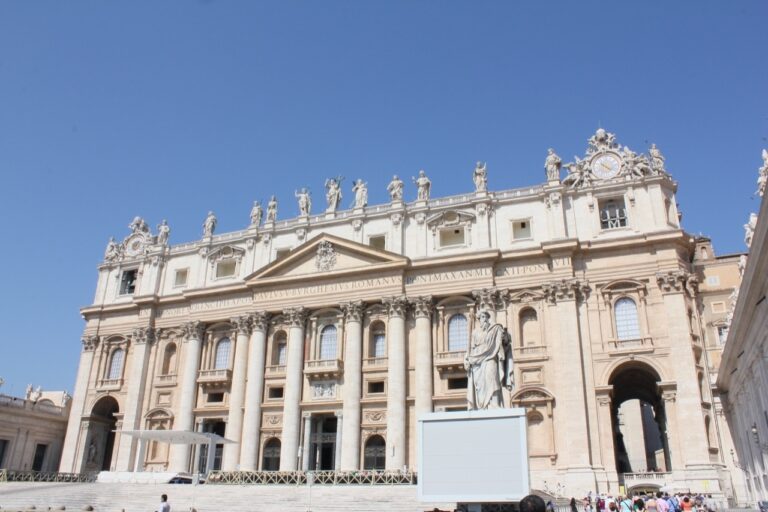 10 Daftar Gereja Terbesar dengan Konsep Desain Unik di Dunia yang Bisa Dikunjungi saat Natal, Kampiunnews.com