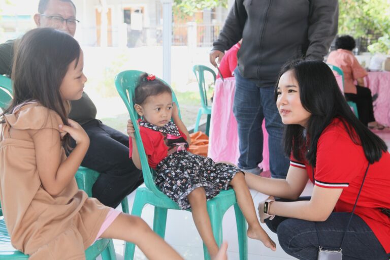 Caleg DPRD DKI dr Tjen Stephanie Octavia Ajak Ibu-ibu Rutin Periksa Balita ke Posyandu, Kampiunnews.com