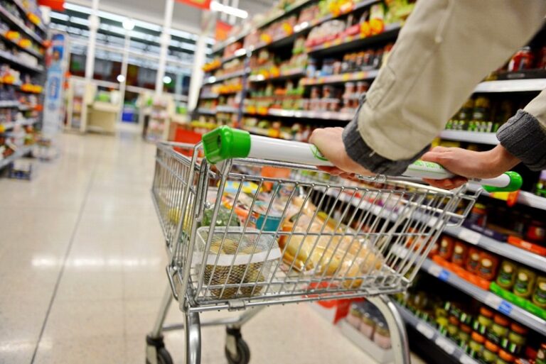 Tips dari Ekonom untuk Genjot Daya Beli Masyarakat, Kampiunnews.com