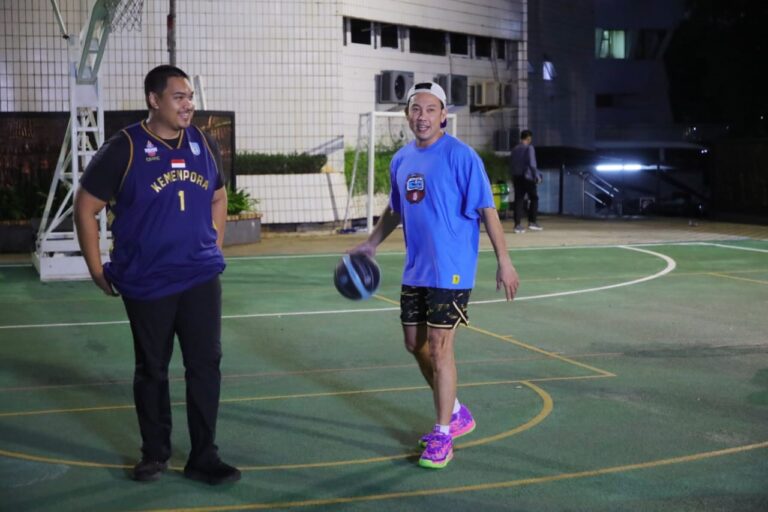 Pebasket Sombong Denny Sumargo Main Basket dengan Menpora Dito, Kampiunnews.com