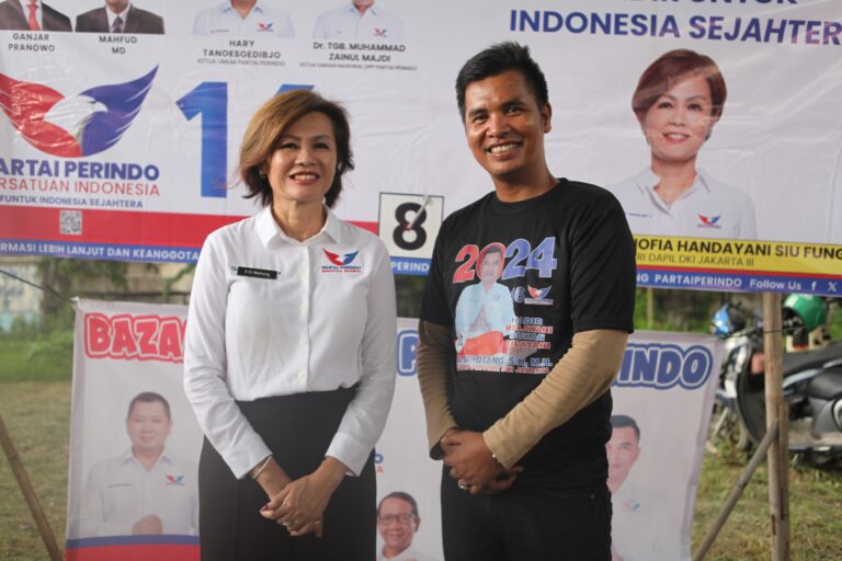 Dua Caleg Perindo Ci Mehong-Ronal Sihotang Gelar Bazar Minyak Goreng Murah dan Sosialisasi Pemilu 2024 di Kalideres, Kampiunnews.com