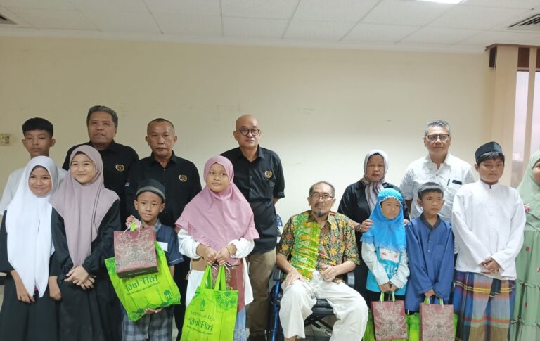 Iqbal Irsyad Beri Santunan Anak Yatim Saat Mendaftar sebagai Calon Ketua PWI DKI Jakarta, Kampiunnews.com