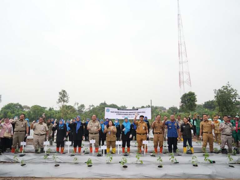 Pemkot Jakarta Barat Gandeng Poktan Tanam Bibit Cabai, Kampiunnews.com
