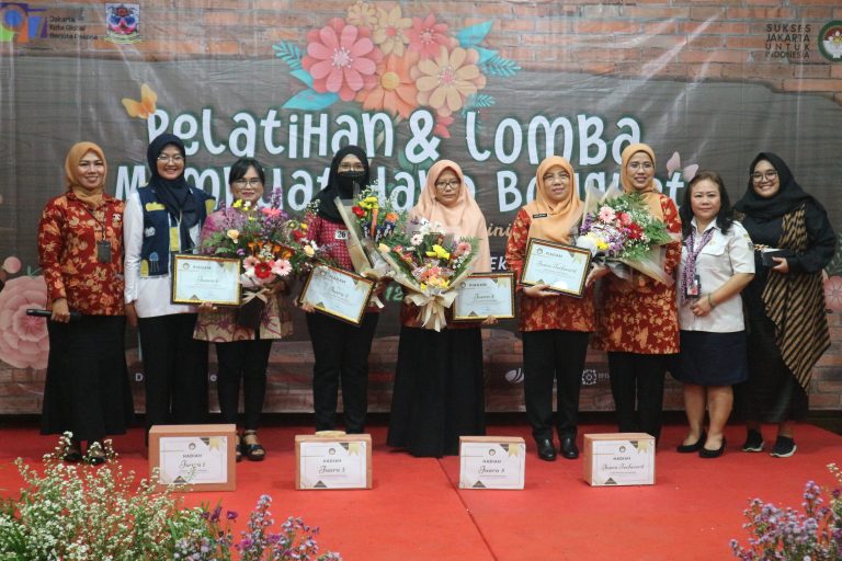 Tingkatkan Kreativitas Istri ASN, DWP Jakbar Gelar Pelatihan dan Lomba Membuat Hand Bouquet, Kampiunnews.com
