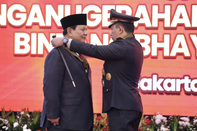 Menhan Prabowo Subianto Terima Tanda Kehormatan Bintang Bhayangkara Utama dari Polri, Kampiunnews.com