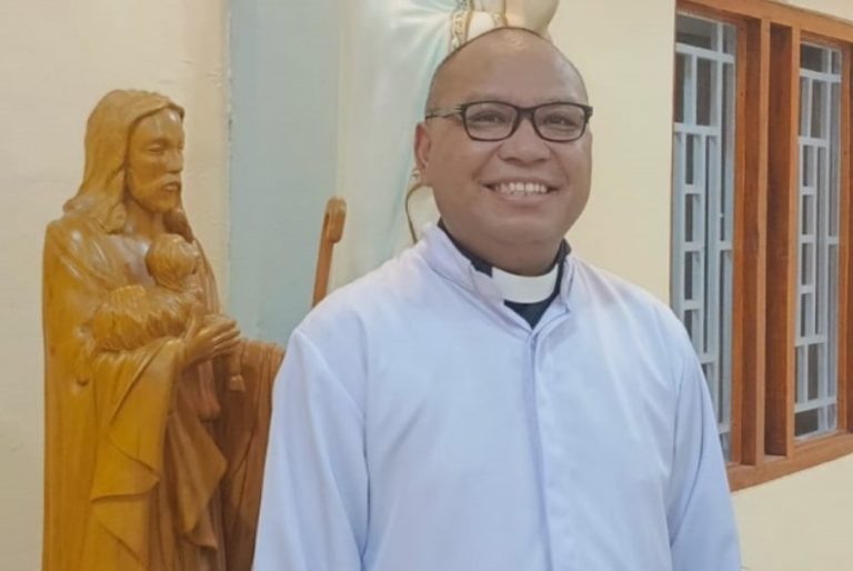 Ditunjuk Paus Fransiskus Jadi Uskup Pertama Labuan Bajo, Ini Profil Romo Maksimus Regus, Kampiunnews.com