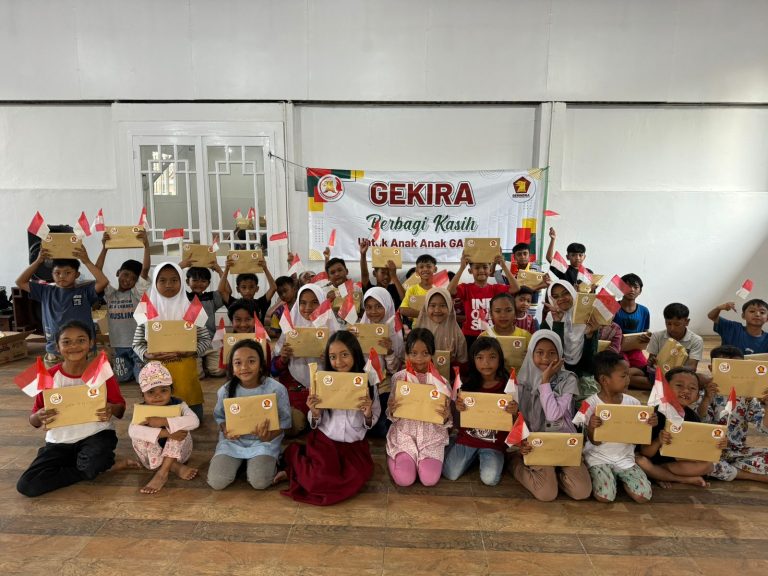 Gekira, Orsap Gerindra Berbagi Kado di HUT ke-79 RI untuk Anak-anak sekolah Garut Jawa Barat, Kampiunnews.com