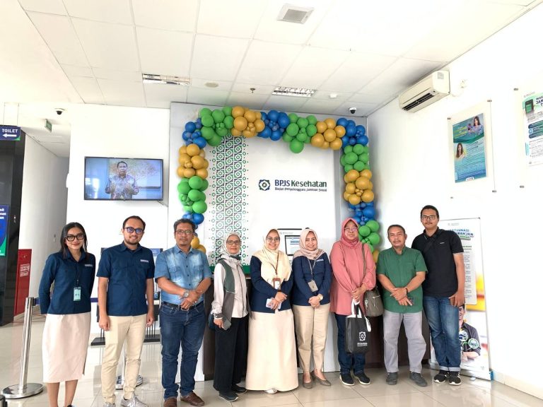 Berfoto bersama usai acara Ngopi Bareng JKN 2024 bersama awak media, Rabu (8/8/2024). (Foto: Ist)