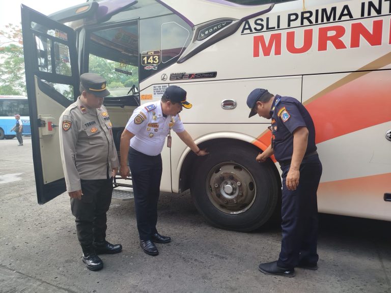 Terminal Kalideres Gencarkan "Ramp Check" Bus AKAP Jelang Nataru 2025, Kampiunnews.com