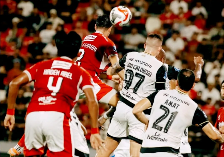 Persaingan Papan Atas Memanas, Debut Dua Naturalisasi Warnai Kemenangan Persija dan Arema Melaju