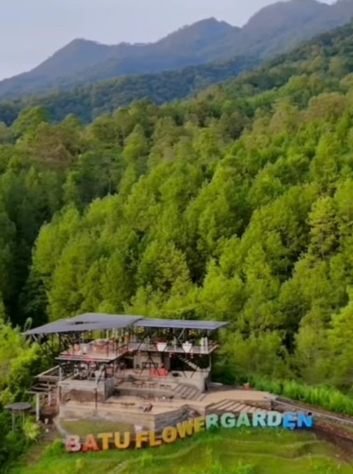 Berkonsep Kuliner di Atas Bukit, Ken’z Hill Coban Rais Tawarkan City Light dan Sunrise Point Terbaik