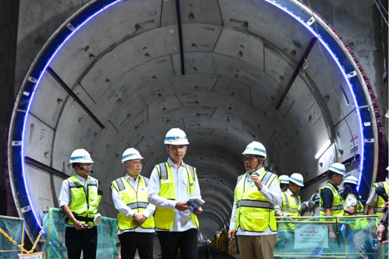Wapres Gibran Tinjau Progres MRT Jakarta Fase 2A, Proyek Lintas Utara–Selatan Ditargetkan Beroperasi 2027