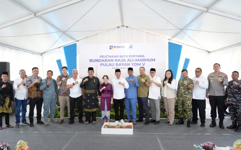 Amsakar Achmad Mulai Penataan Wajah Kota Batam, Bundaran Raja Ali Marhum Jadi Ikon Baru
