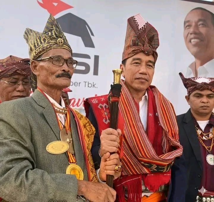 Disambut Ribuan Warga, Jokowi Bak Pulang Kampung di Kupang, Antusiasme Masyarakat Warnai Safari Politik di NTT