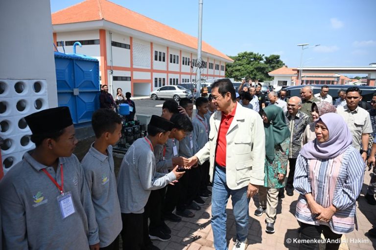Menkeu Purbaya Pastikan APBN Dukung Penuh Program Sekolah Rakyat, Investasi SDM Menuju Indonesia Emas 2045