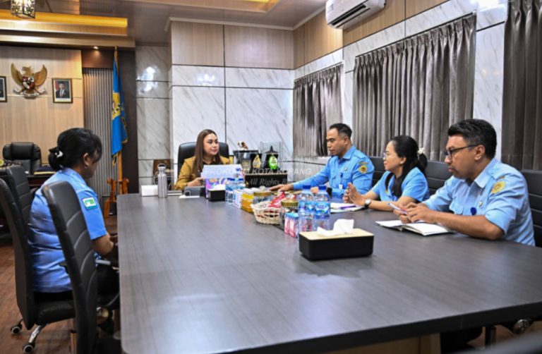 Setahun Pimpin Perumda Air Minum Kota Kupang, Isidorus Lilijawa Bawa Kinerja Perusahaan ke Tren Positif